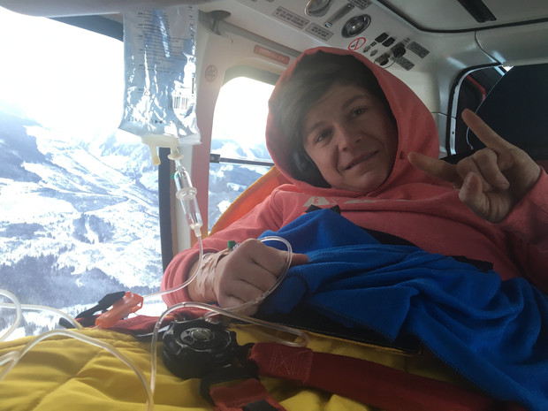Miklós Edit már a mentőhelikopterből is szelfizett / Fotó: MTI