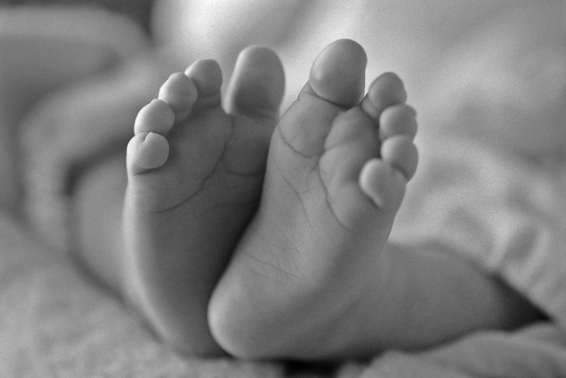 Newborn baby (0-3 months), close-up of feet